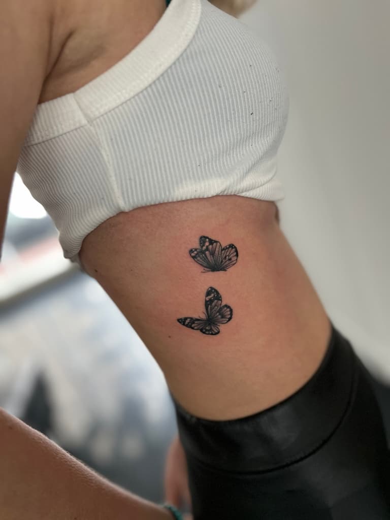Tatouage papillons par holy cat